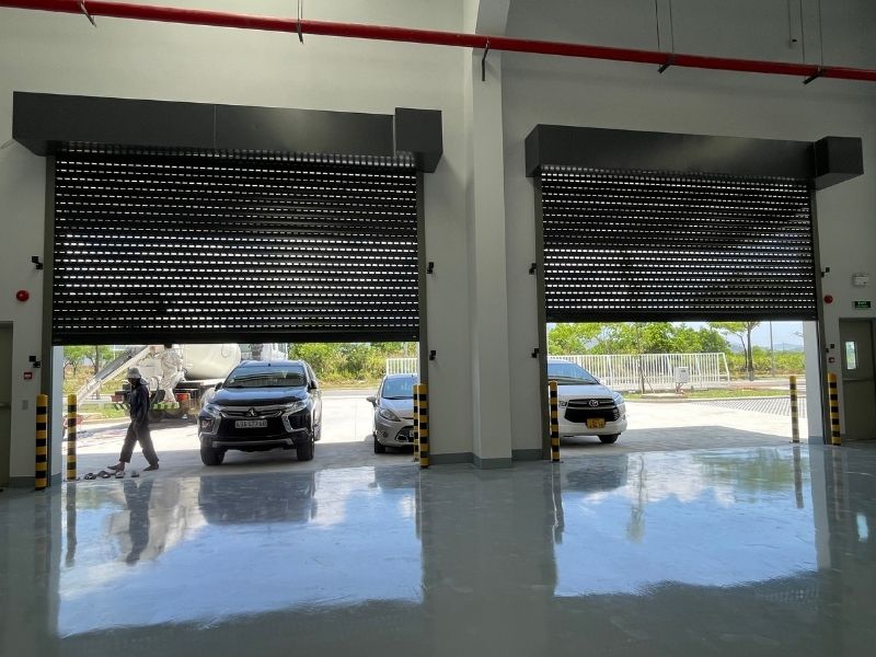 Thi công lắp đặt cửa cuốn cho cho nhà để xe bằng cửa cuốn khe thoáng