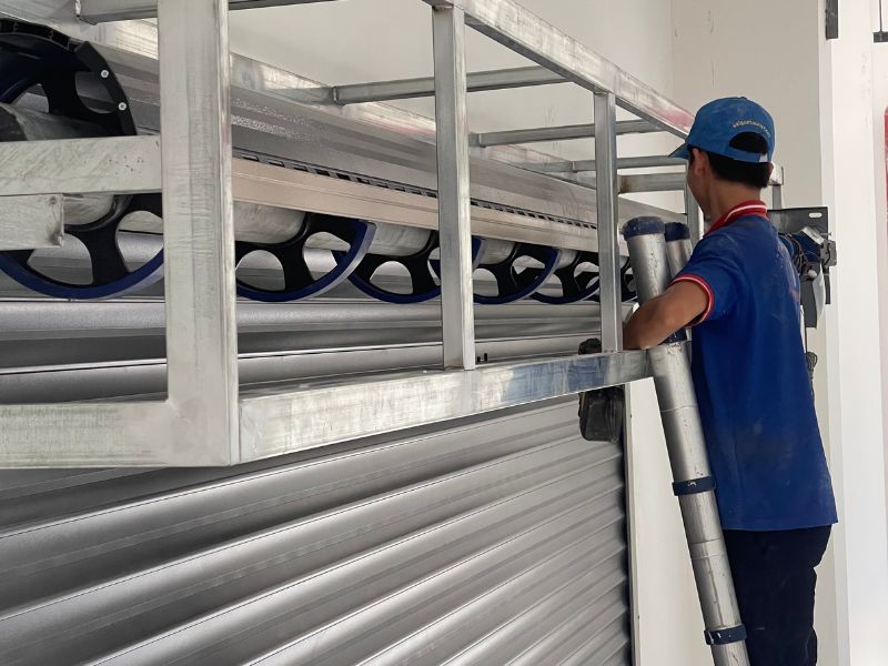 Dịch vụ sửa chữa thay trục ray cho khách hàng