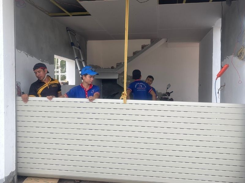 Gọi thợ đến sửa lí đề đảm bảo an toàn và ko bị hư hại tốn chi phí