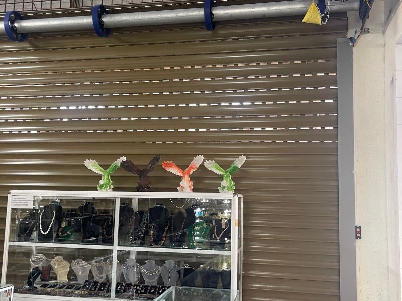 Lắp đặt Cửa cuốn khe thoáng cho shop trang sức tại Sơn Trà