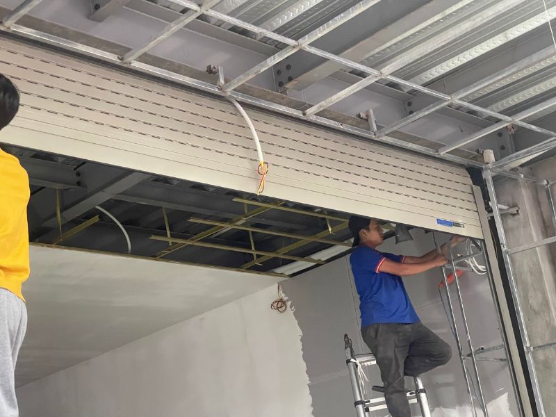 Công trình thi công cửa cuốn tấm liền tại Đà Nẵng bởi Cửa Cuốn Thông Minh Đà Nẵng Miền Trung