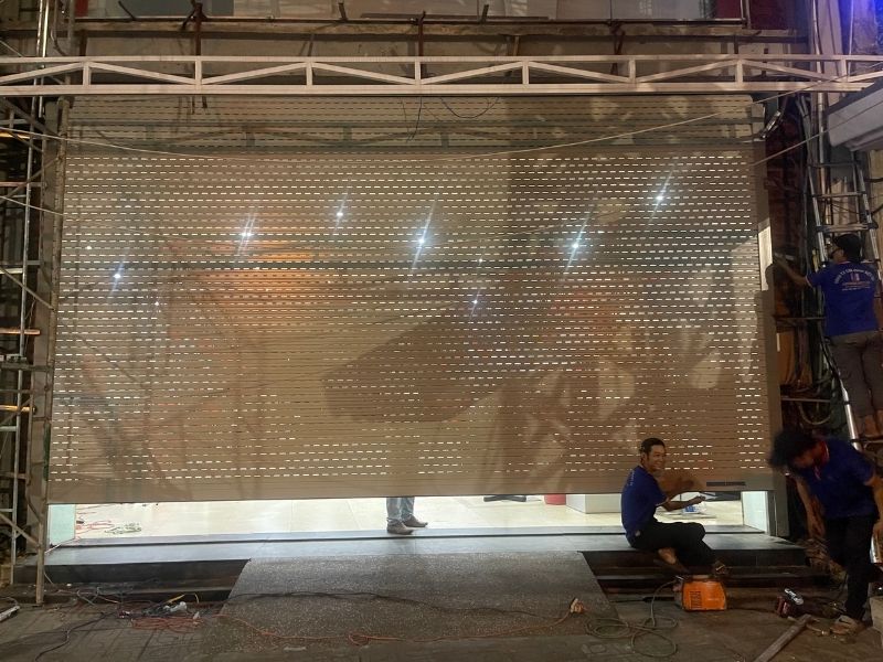 Cửa cuốn thông minh Đà Nẵng Miền Trung, đơn vị thi công cửa cuốn hàng đầu khu vực.