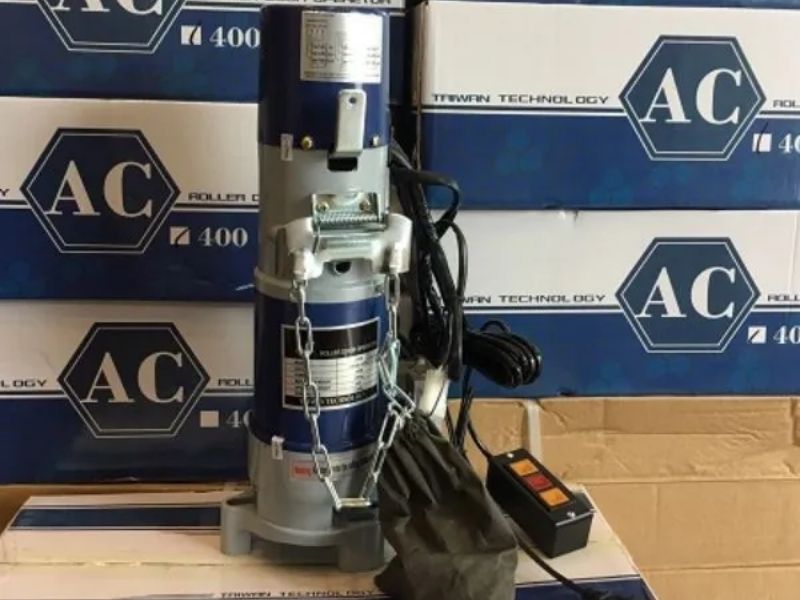 Motor cửa cuốn AC 400kg, là một loại motor với giá thành tốt và được sử dụng rộng rãi.