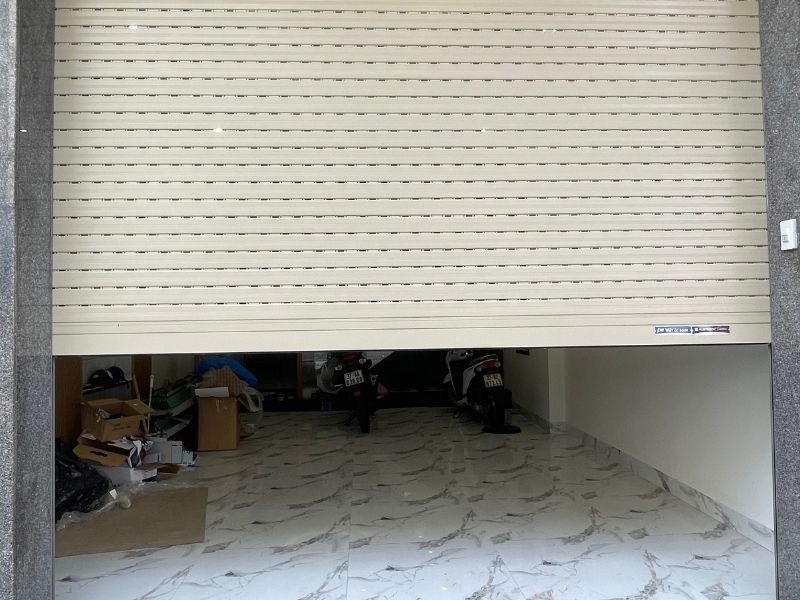 Lắp đặt cửa cuốn khe thoáng chống cháy tại khu vực Hòa Khánh.